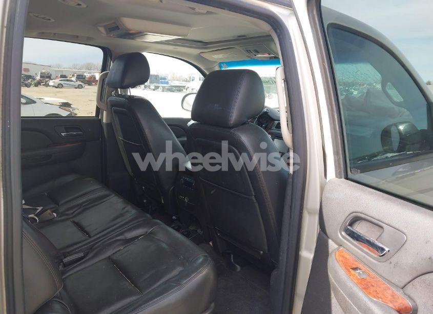 Photo 8 of 2013 Chevrolet Suburban 1500 LTZ (VIN 1GNSCKE04DR143451)