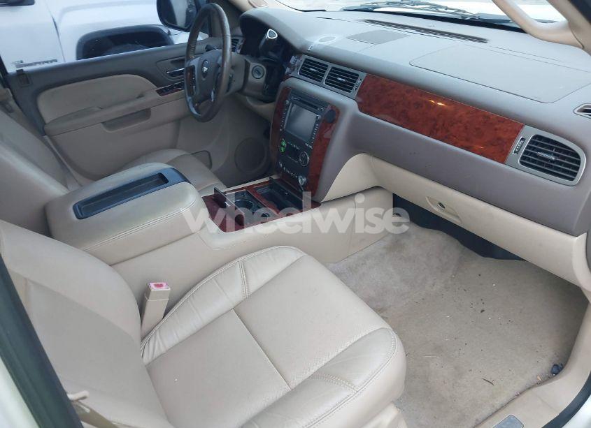 Photo 5 of 2013 Chevrolet Suburban 1500 LTZ (VIN 1GNSCKE04DR262374)