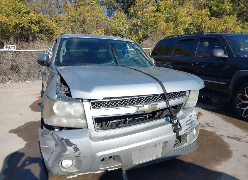 Photo 13 of 2011 Chevrolet Suburban 1500 LTZ (VIN 1GNSCKE05BR313586)
