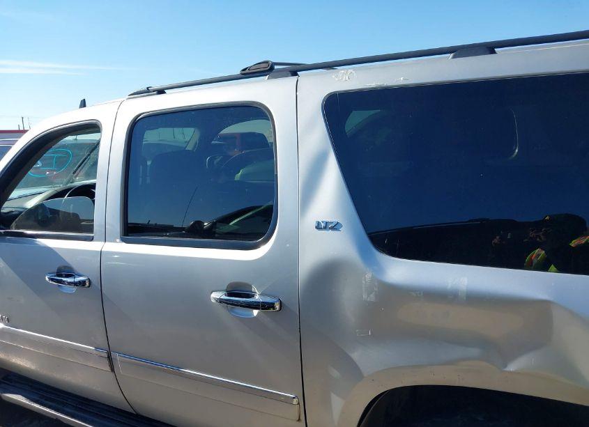 Photo 15 of 2011 Chevrolet Suburban 1500 LTZ (VIN 1GNSCKE05BR313586)