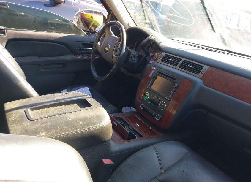 Photo 5 of 2011 Chevrolet Suburban 1500 LTZ (VIN 1GNSCKE05BR313586)