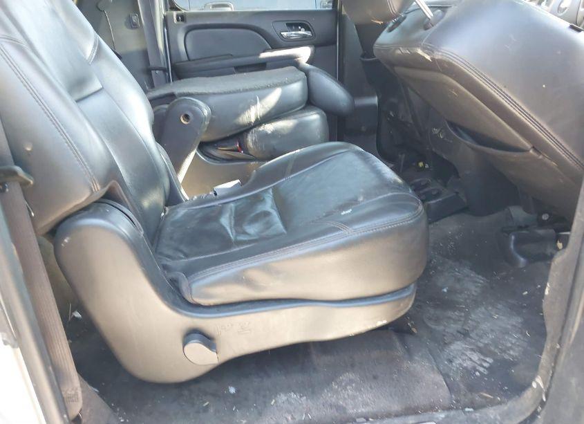 Photo 8 of 2011 Chevrolet Suburban 1500 LTZ (VIN 1GNSCKE05BR313586)