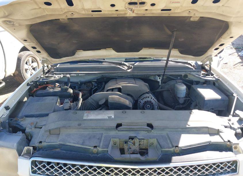 Photo 10 of 2011 Chevrolet Suburban 1500 LTZ (VIN 1GNSCKE05BR337757)