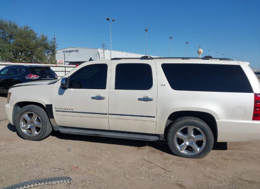 Photo 15 of 2011 Chevrolet Suburban 1500 LTZ (VIN 1GNSCKE05BR337757)