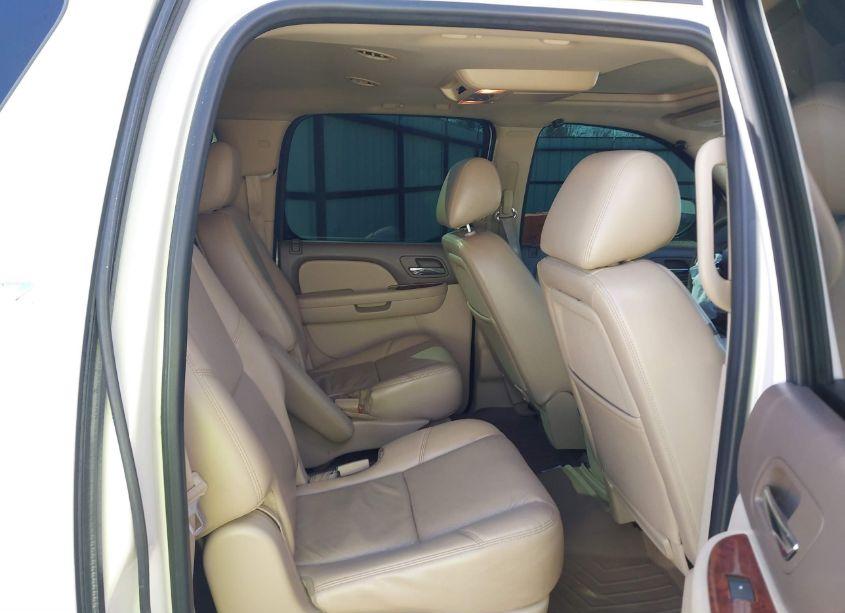 Photo 8 of 2011 Chevrolet Suburban 1500 LTZ (VIN 1GNSCKE05BR337757)