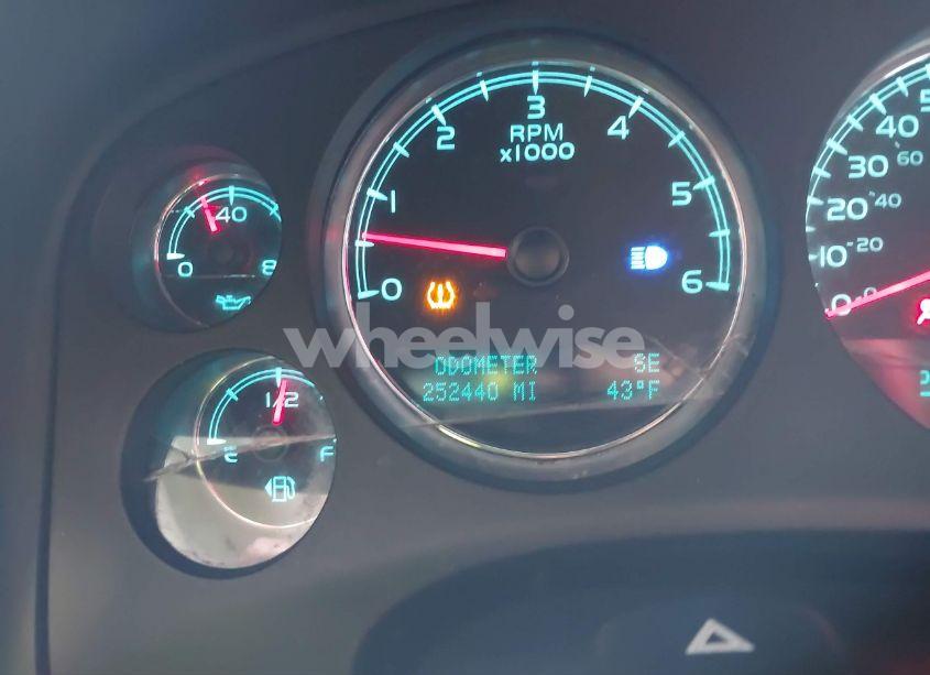 Photo 15 of 2012 Chevrolet Suburban 1500 LTZ (VIN 1GNSCKE05CR324122)