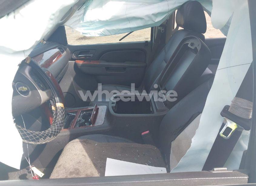 Photo 5 of 2013 Chevrolet Suburban 1500 LTZ (VIN 1GNSCKE05DR232994)