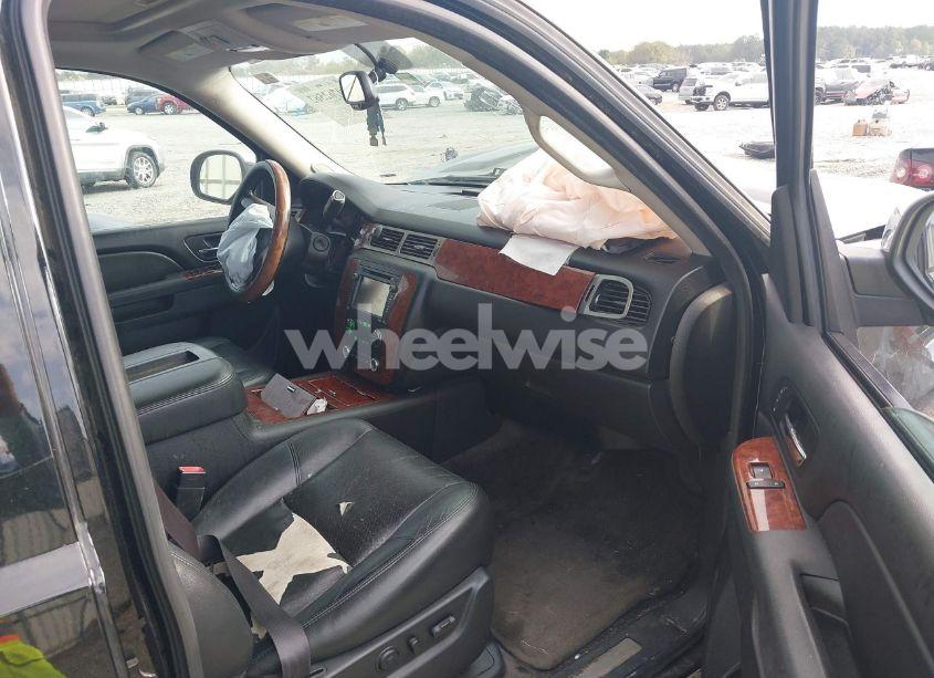 Photo 5 of 2014 Chevrolet Suburban 1500 LTZ (VIN 1GNSCKE05ER105566)