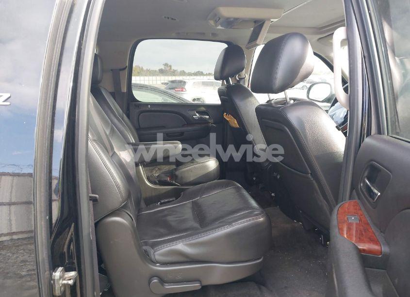 Photo 8 of 2014 Chevrolet Suburban 1500 LTZ (VIN 1GNSCKE05ER105566)