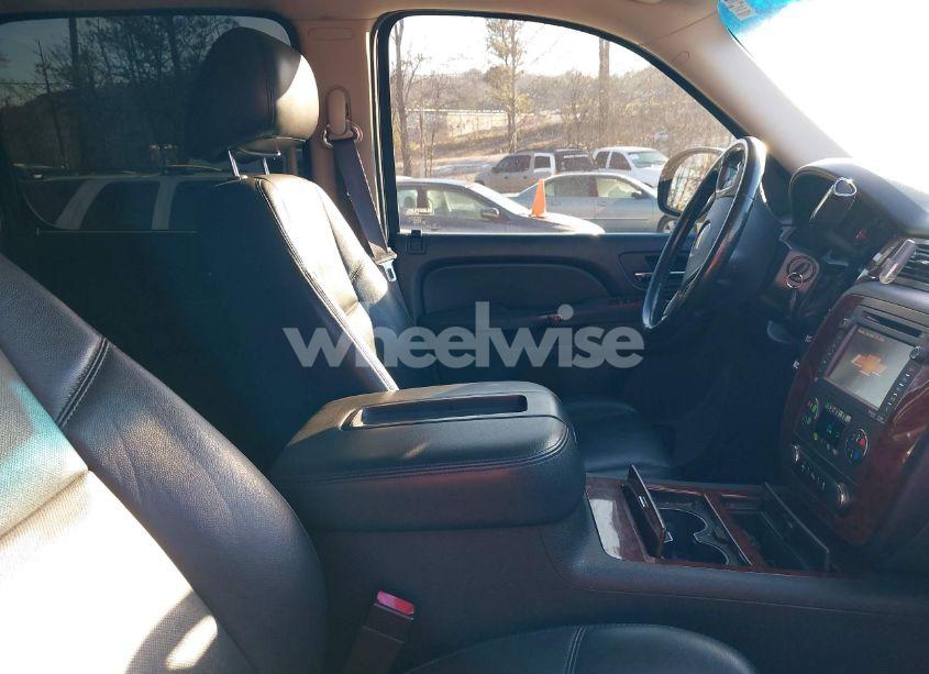 Photo 5 of 2013 Chevrolet Suburban 1500 LTZ (VIN 1GNSCKE07DR335513)