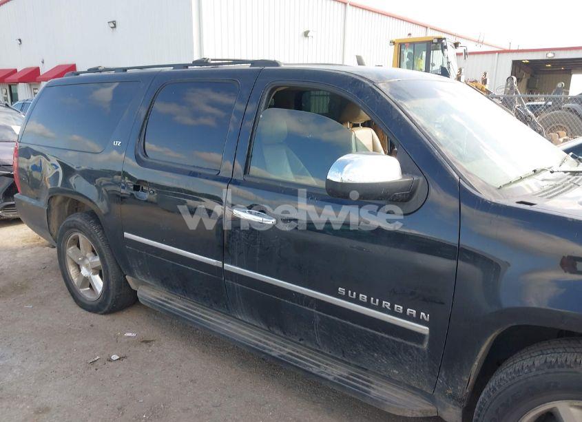 Photo 13 of 2014 Chevrolet Suburban 1500 LTZ (VIN 1GNSCKE08ER220808)