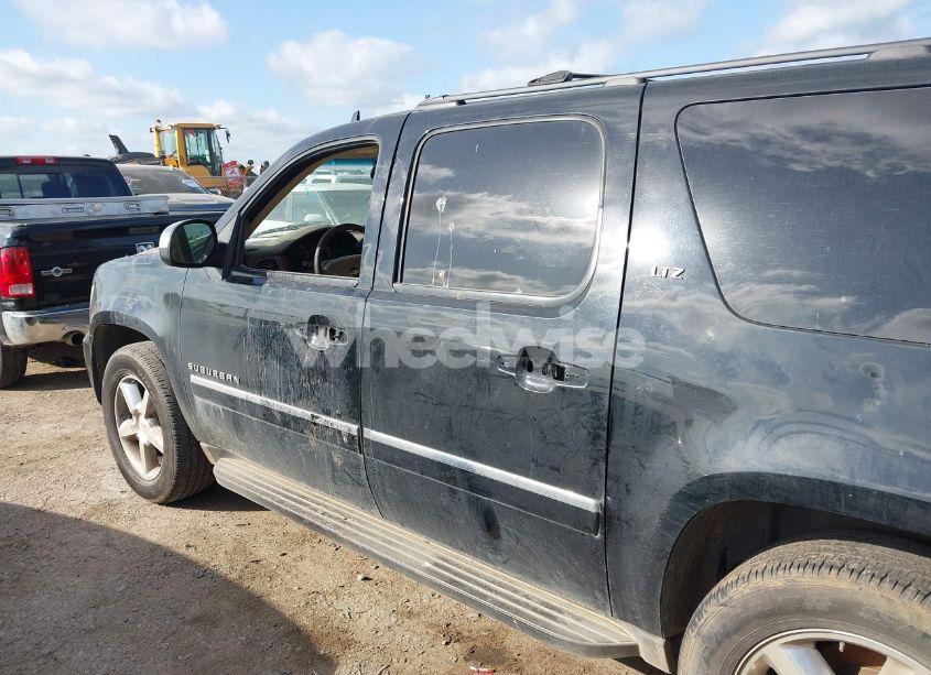 Photo 14 of 2014 Chevrolet Suburban 1500 LTZ (VIN 1GNSCKE08ER220808)