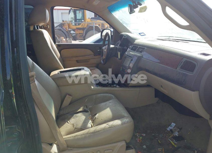 Photo 5 of 2014 Chevrolet Suburban 1500 LTZ (VIN 1GNSCKE08ER220808)