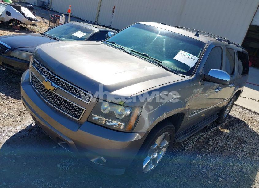 Photo 2 of 2013 Chevrolet Suburban 1500 LTZ (VIN 1GNSCKE0XDR161324)