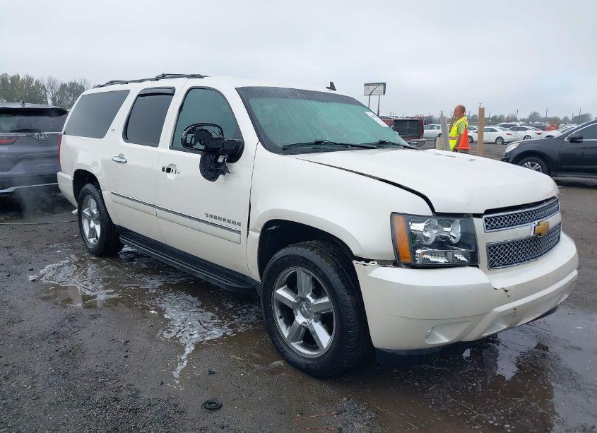 2014 Chevrolet Suburban 1500 LTZ (VIN 1GNSCKE0XER130852) main photo