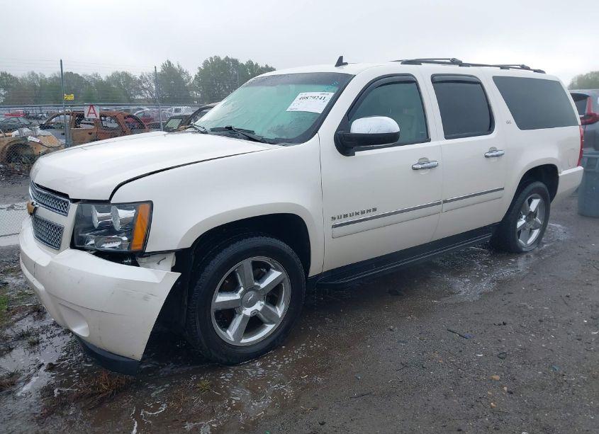 Photo 2 of 2014 Chevrolet Suburban 1500 LTZ (VIN 1GNSCKE0XER130852)