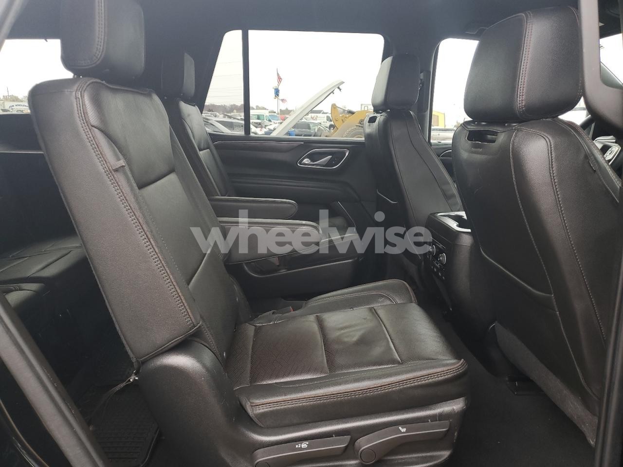 Photo 11 of 2021 CHEVROLET TAHOE C1500 (VIN 1GNSCLED3MR339647)