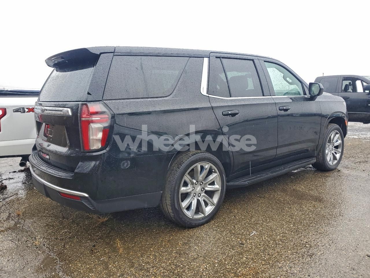 Photo 3 of 2021 CHEVROLET TAHOE C1500 (VIN 1GNSCLED3MR339647)