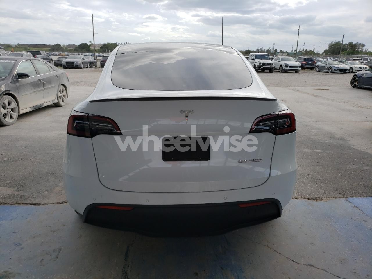 Photo 6 of 2022 TESLA MODEL Y (VIN 1GNSCMKD4RR372433)