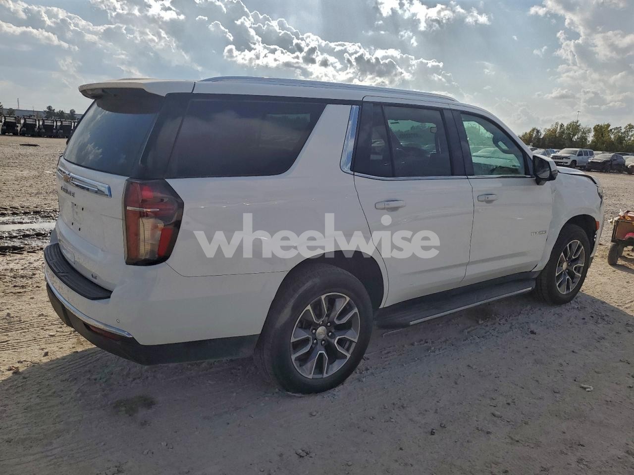 Photo 3 of 2023 CHEVROLET TAHOE C1500 LT (VIN 1GNSCNKD1PR295734)