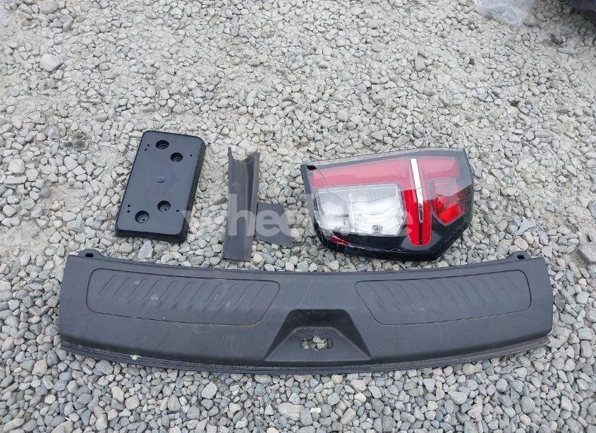 Photo 12 of 2021 Chevrolet Tahoe 2WD LT (VIN 1GNSCNKD7MR439900)