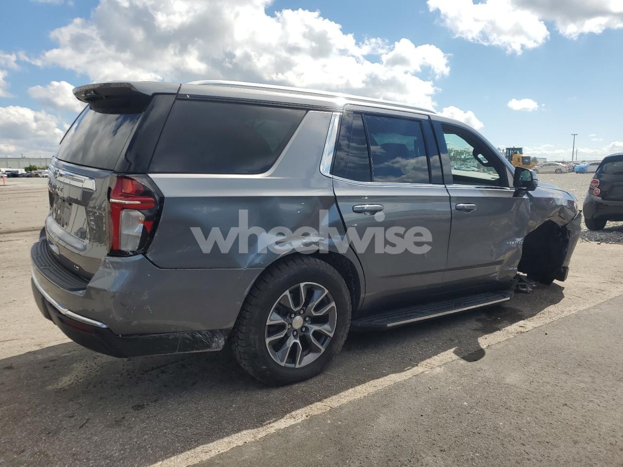 Photo 3 of 2021 CHEVROLET TAHOE C1500 LT (VIN 1GNSCNKD9MR120501)