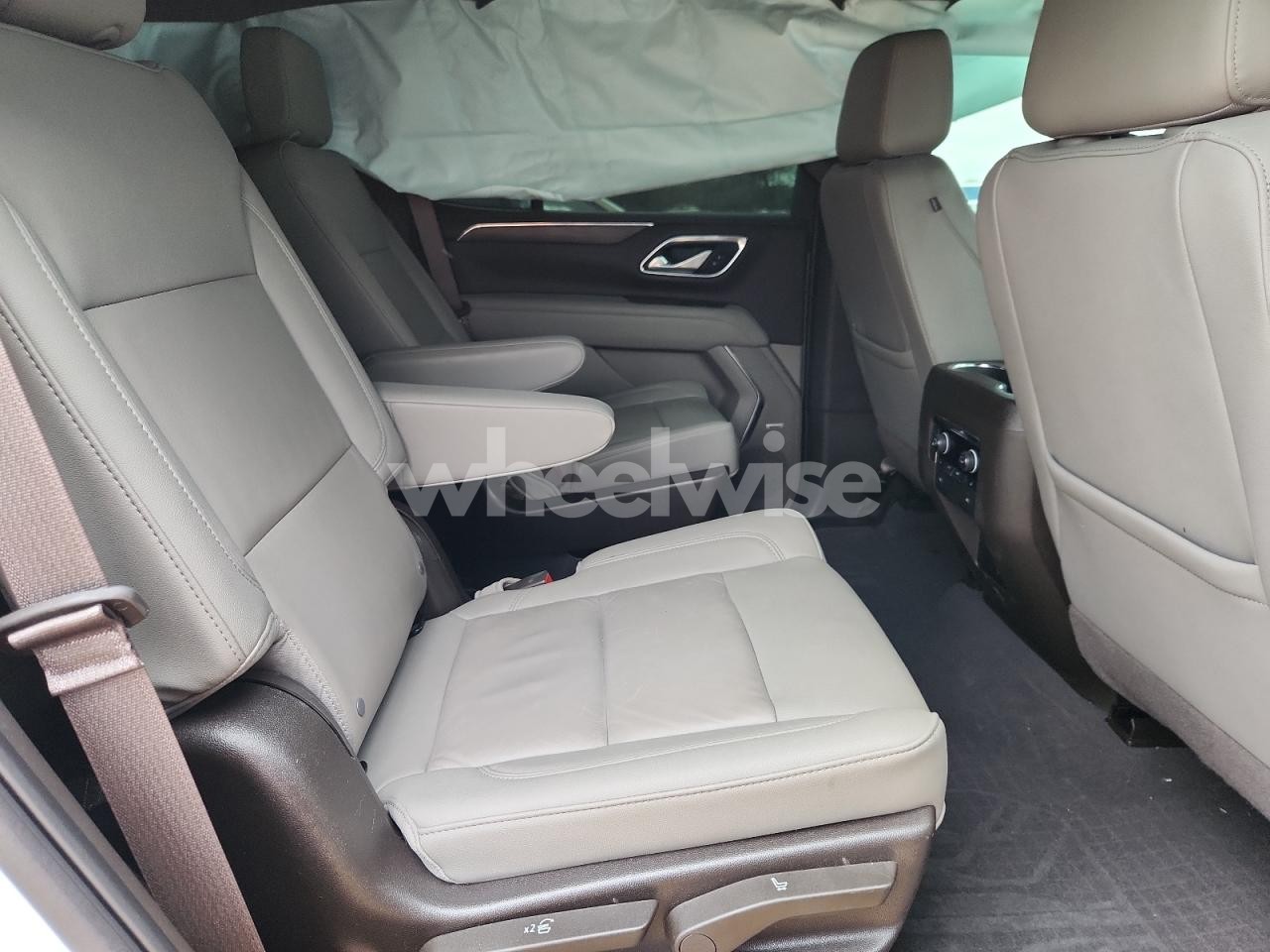 Photo 11 of 2022 CHEVROLET TAHOE C1500 LT (VIN 1GNSCNKT4NR347538)