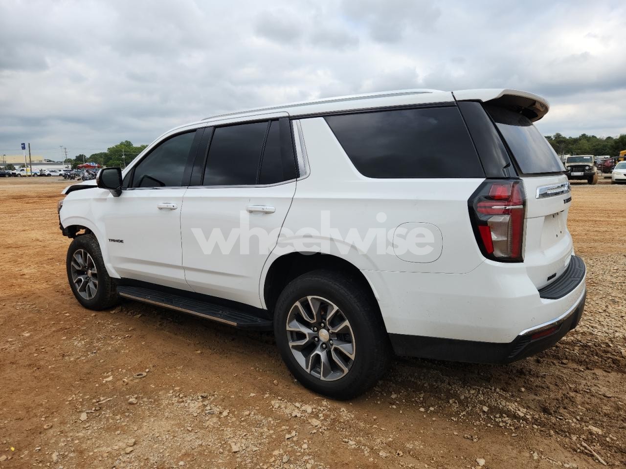 Photo 2 of 2022 CHEVROLET TAHOE C1500 LT (VIN 1GNSCNKT4NR347538)