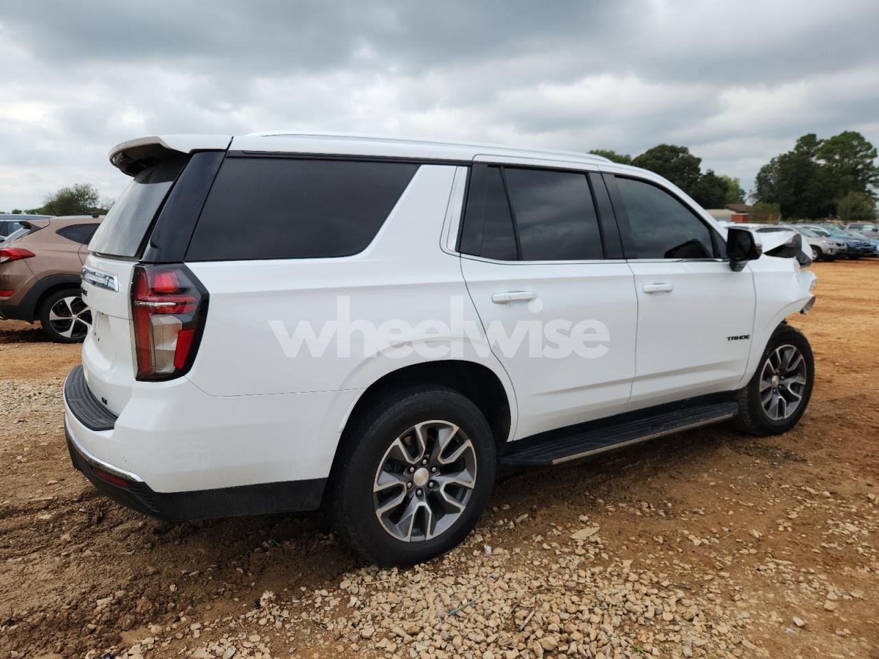 Photo 3 of 2022 CHEVROLET TAHOE C1500 LT (VIN 1GNSCNKT4NR347538)