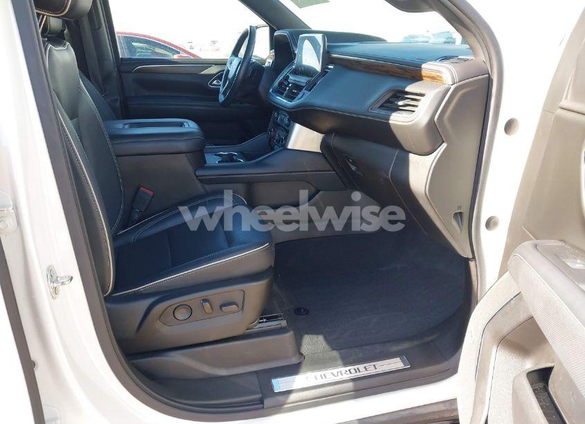 Photo 5 of 2021 Chevrolet Tahoe 2WD PREMIER (VIN 1GNSCSKD5MR256543)