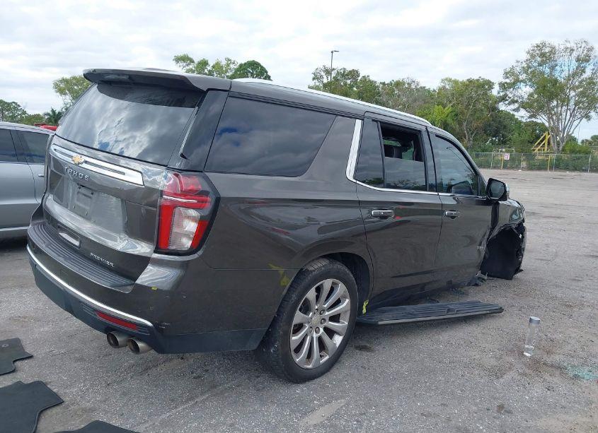 Photo 4 of 2021 Chevrolet Tahoe 2WD PREMIER (VIN 1GNSCSKD6MR156919)