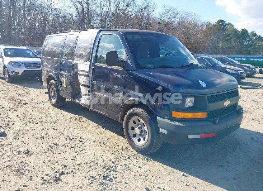 2014 Chevrolet Express 1500 LS (VIN 1GNSGBF4XE1104627) main photo