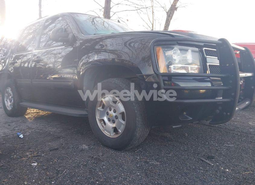 2014 Chevrolet Tahoe LS (VIN 1GNSKAE00ER162786) main photo