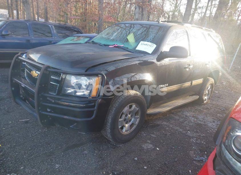 Photo 2 of 2014 Chevrolet Tahoe LS (VIN 1GNSKAE00ER162786)