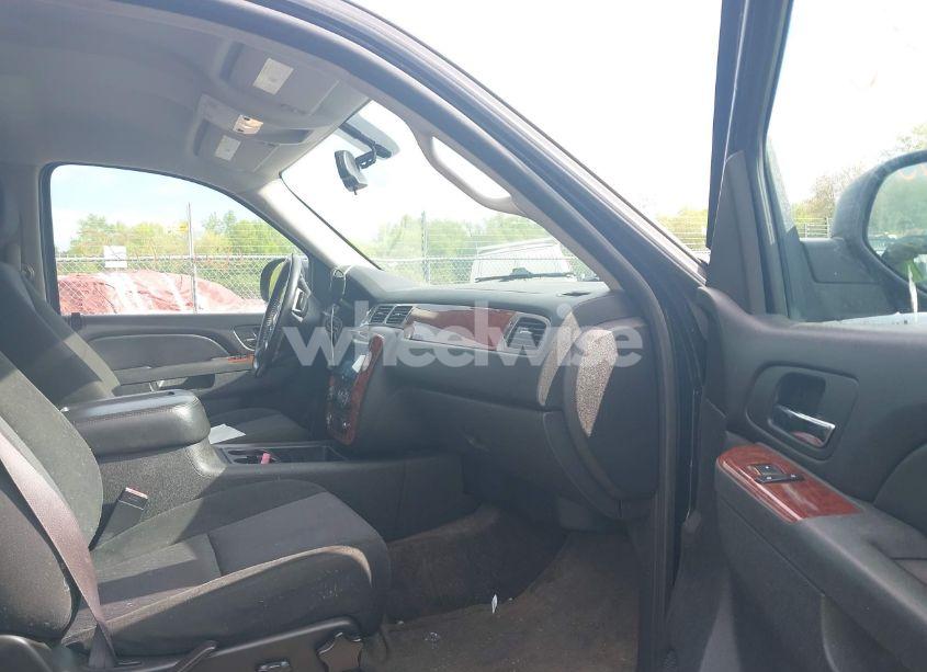 Photo 5 of 2011 Chevrolet Tahoe LS (VIN 1GNSKAE01BR294886)