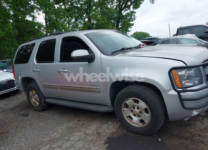 Photo 13 of 2014 Chevrolet Tahoe LS (VIN 1GNSKAE01ER160917)