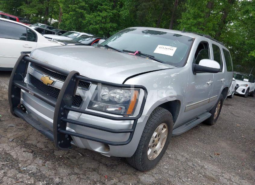 Photo 2 of 2014 Chevrolet Tahoe LS (VIN 1GNSKAE01ER160917)