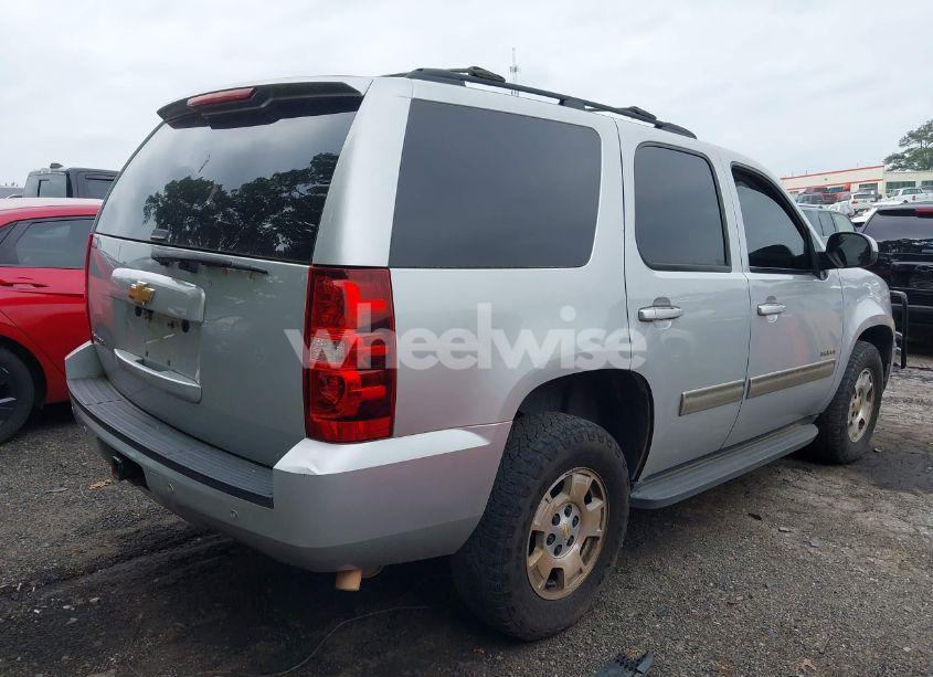 Photo 4 of 2014 Chevrolet Tahoe LS (VIN 1GNSKAE01ER160917)