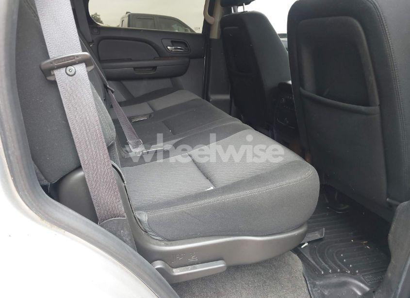 Photo 8 of 2014 Chevrolet Tahoe LS (VIN 1GNSKAE01ER160917)