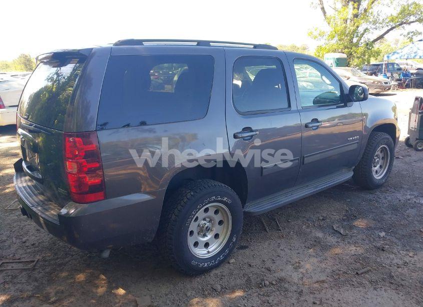 Photo 4 of 2011 Chevrolet Tahoe LS (VIN 1GNSKAE03BR105638)
