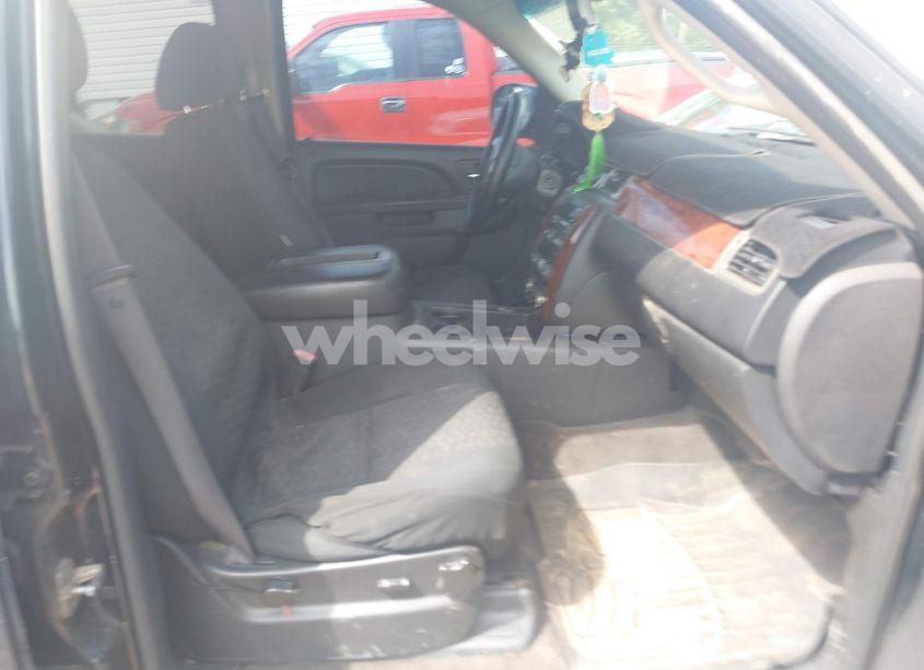 Photo 5 of 2012 Chevrolet Tahoe LS (VIN 1GNSKAE03CR161838)