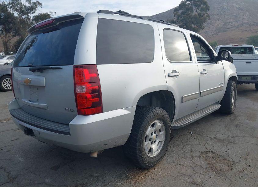 Photo 3 of 2012 Chevrolet Tahoe LS (VIN 1GNSKAE05CR301467)