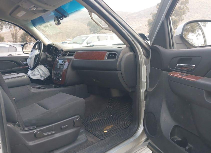 Photo 4 of 2012 Chevrolet Tahoe LS (VIN 1GNSKAE05CR301467)