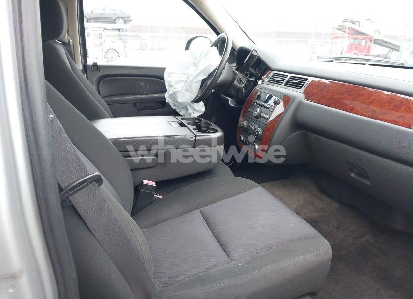 Photo 5 of 2011 Chevrolet Tahoe LS (VIN 1GNSKAE06BR149844)