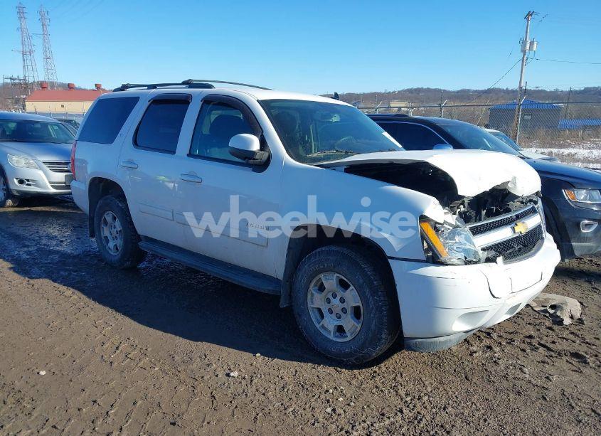 2013 Chevrolet Tahoe LS (VIN 1GNSKAE06DR187867) main photo