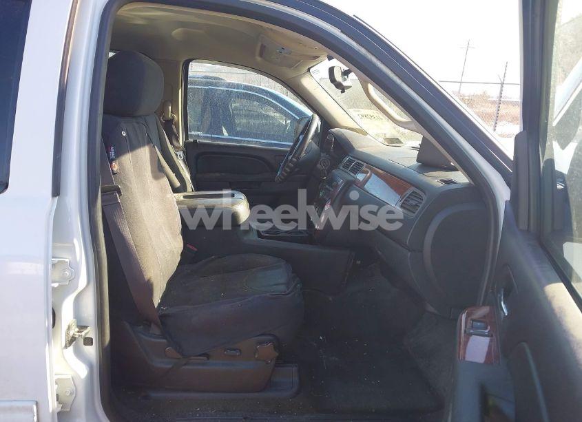 Photo 5 of 2013 Chevrolet Tahoe LS (VIN 1GNSKAE06DR187867)