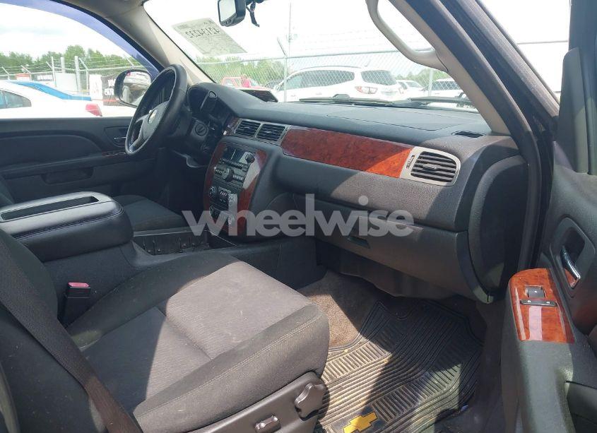 Photo 5 of 2011 Chevrolet Tahoe LS (VIN 1GNSKAE07BR100426)