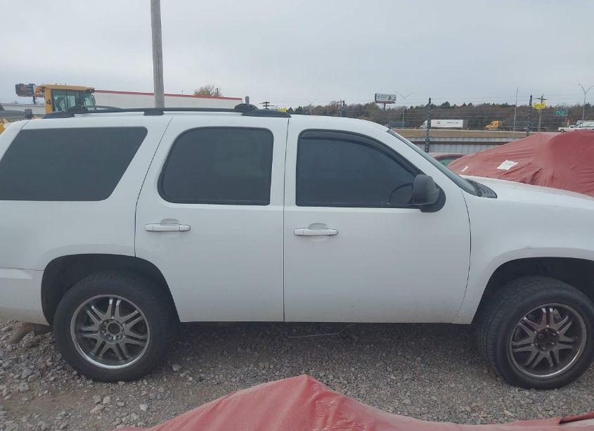 Photo 13 of 2011 Chevrolet Tahoe LS (VIN 1GNSKAE09BR102937)