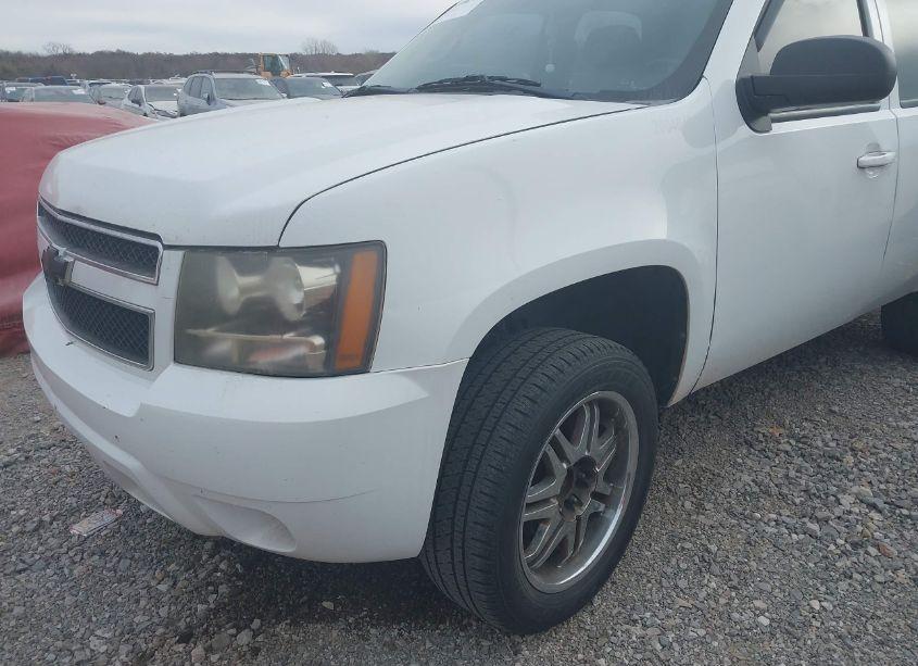 Photo 2 of 2011 Chevrolet Tahoe LS (VIN 1GNSKAE09BR102937)