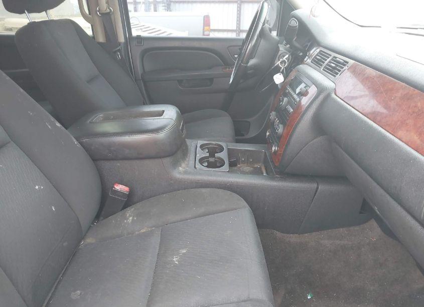 Photo 5 of 2011 Chevrolet Tahoe LS (VIN 1GNSKAE09BR102937)